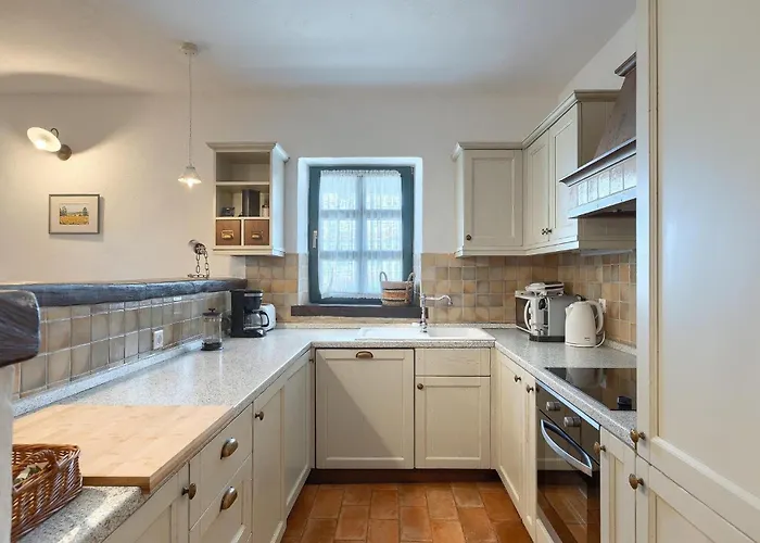 Vikendica Alchemilla