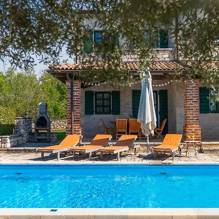 Holiday home Alchemilla *
